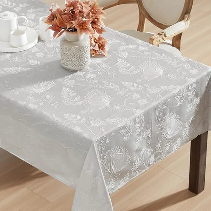 Laura Ashley Tischdecke, Bestickt, Jacquard-Stoff, knitterfrei, für Esszimmer, Urlaub, Party, Hochzeit oder Bankett, 152,4 x 213,4 cm, Cynthia Beige – Bild 3
