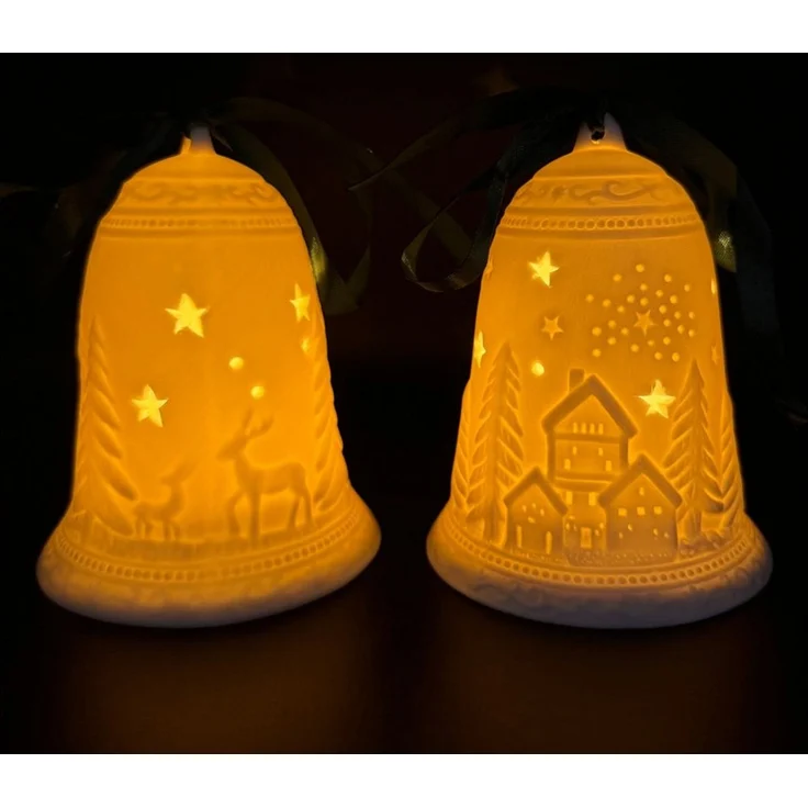 Online-Fuchs LED Dekolicht 2 Glocken aus Keramik mit LED-Beleuchtung - Weihnachtsdeko innen, ausgestanzte Sterne sorgen für ein tolles Lichtspiel, warmweiß oder seichter Farbwechsel wählbar, praktische 6-Stunden Timerfunktion enthalten – Bild 3