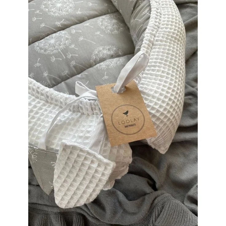 Loolay Bettnestchen WAFFELPIQUE Baumwolle BABYNEST Babykokon Neugeborene Babyausstattung, (Reisebett Nestchen SOLO/ o. in Geschenk SETS, 1-tlg, 4 Jahreszeiten WAFFELSTOFF - Design: Pustelblume Grau/ WAFFEL Weiß), 100% Europäische Stoffe und Kleinserien... – Bild 3