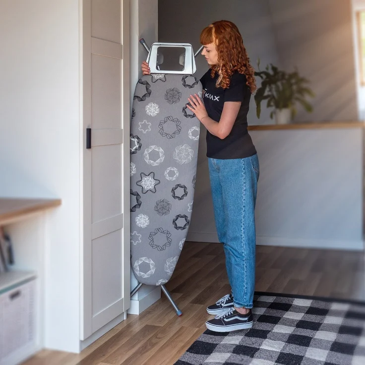 KADAX Bügelbrett 120 x 38 cm breit, Tischplatte, faltbarer Bügeleisenhalter – Bild 4