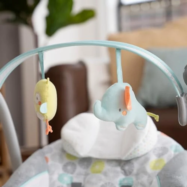Ingenuity Hugs & Hoots zusammenklappbare & tragbare Babyschaukel, 5 Schaukelgeschwindigkeiten, 8 Melodien, 3 Naturgeräusche, Lautstärkeregulierung und abnehmbarem Spielzeugbügel, ab der Geburt bis 9kg – Bild 12