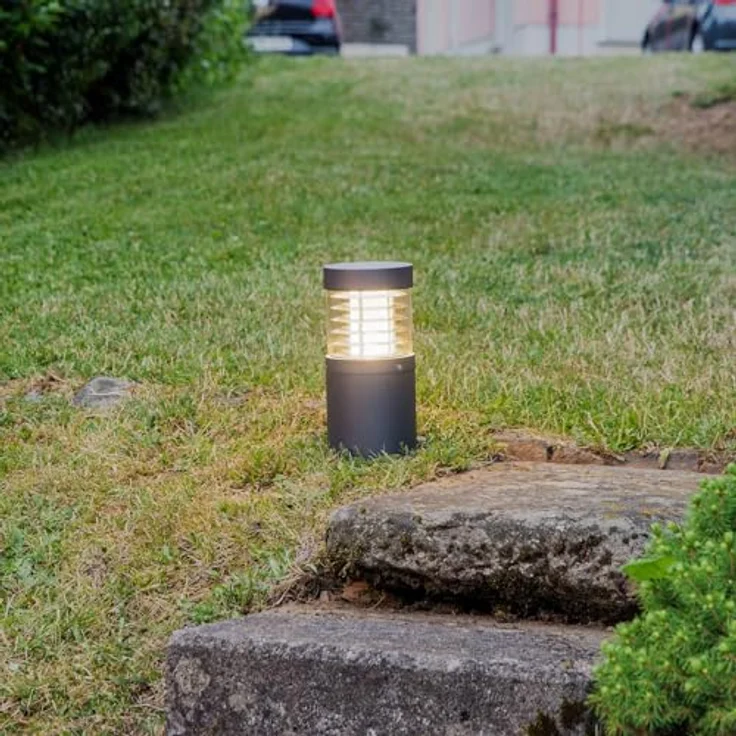 Lucande LED Wegeleuchte, 26,5 cm Sockelleuchte grafitgrau, IP54, 1x15W warmweiß (3.000K), energiesparend für Garten und Terrasse – Bild 2
