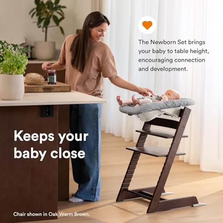 Tripp Trapp Stuhl von Stokke (Natural) mit Newborn Set (Grey) - Für Neugeborene bis zu 9 kg - Gemütlich, sicher & einfach zu verwenden – Bild 4