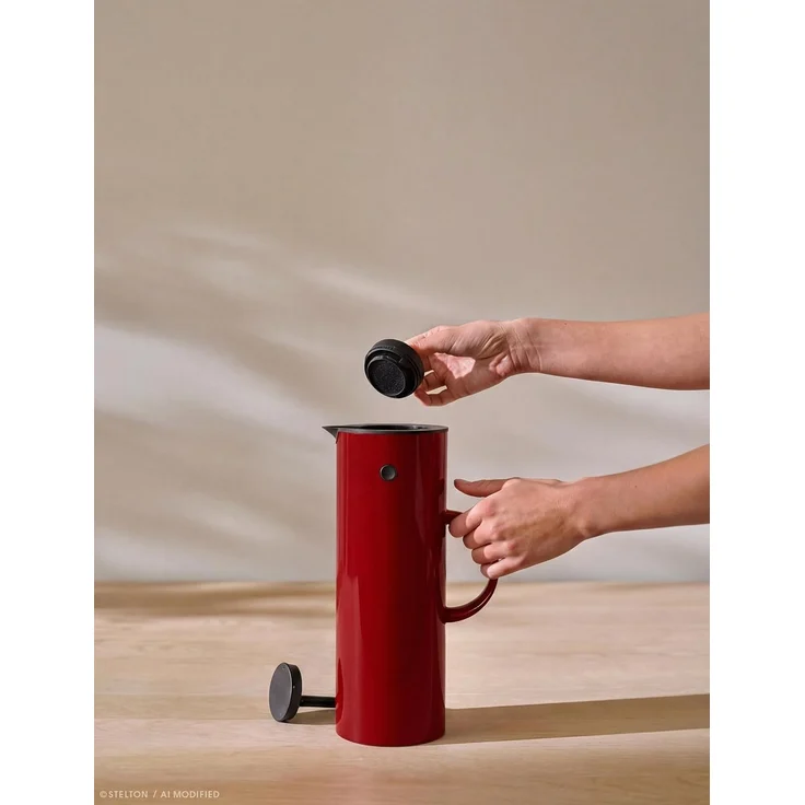 Stelton EM77 Isolierkanne 1 L cherry red – Bild 2