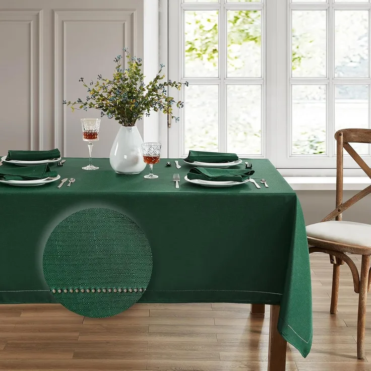 Elrene Home Fashions Alison Tischdecke mit Lochrand, knitterfrei, 132,1x177,8 cm, rechteckig, Grün (Forest)