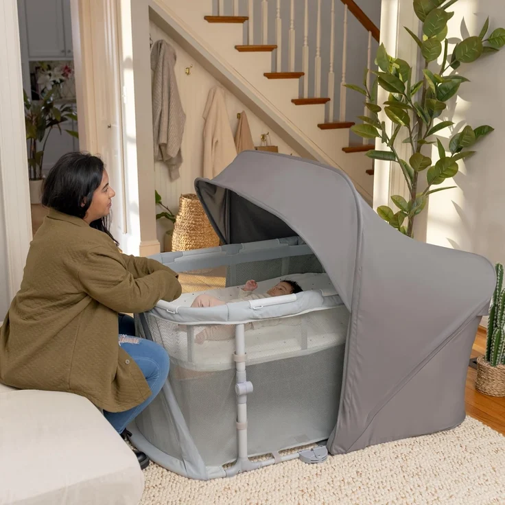 Ingenuity Dream Retreat 3-in-1 Tragbarer Stubenwagen und Spielplatz, einfache 3-stufige Faltung, inklusive Lichtblockierschirm für drinnen und draußen, UPF 50+, Matratze und Bettlaken, 0-36 Monate – Bild 18