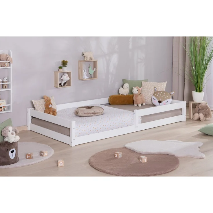 Ticaa Kinderbett Emi Hausbett Bodenbett mit Rausfallschutz 150kg (aus Kiefer Massivholz), inkl. stabilem Roll-Lattenrost, Weiß – Bild 2