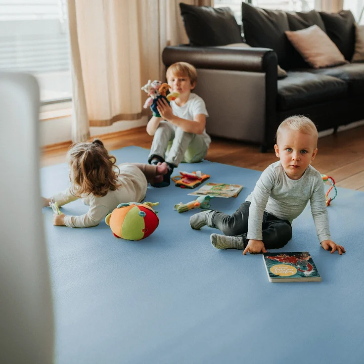 Krabbelmatte Sanosoft 60x100cm Hellblau | Öko-Tex und in Deutschland produziert - beidseitig rutschfeste Krabbelunterlage – Bild 6