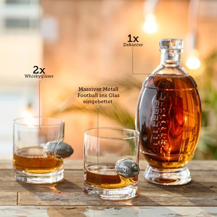 40YARDS Gläser-Set American Football Whisky Set: 2x Whisky Gläser + Dekanter, Glas, Whisky Gläser mit Metall Football + Dekanter in Football Form – Bild 2