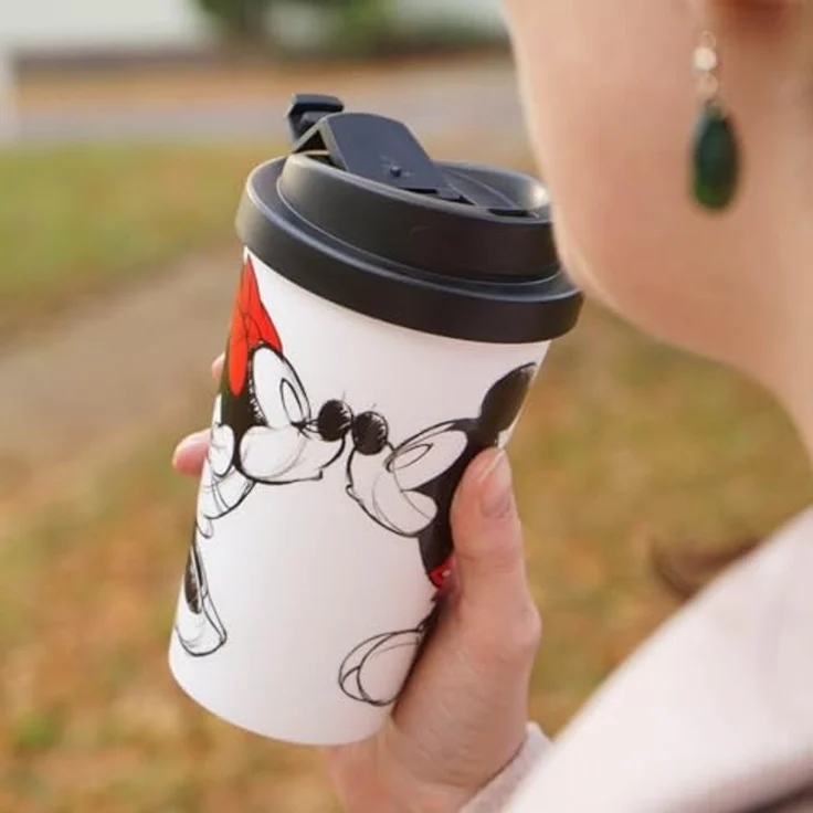Geda Labels GmbH Coffee-to-go-Becher Mickey Kiss Sketch, 1-tlg, PP, Weiß, 400 ml, doppelwandig, auslaufsicher – Bild 3