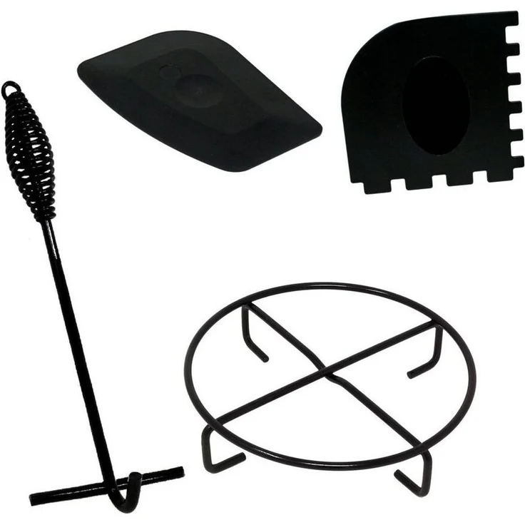 ToCi Grilltopf Dutch Oven Zubehör Set - Deckelheber, Untersetzer, Reinigungsschaber, (Grill-Zubehör, 4-tlg, passend für Dutch Oven, Feuertopf, Grill-Pfannen aus Gusseisen), Feuerfest, (Deckelheber, Untersetzer) / Spülmaschinenfest (Schaber) – Bild 1