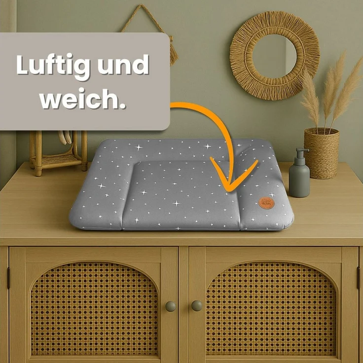 Wickelauflage Wickelunterlage abwaschbar und wasserdicht 70x50 cm - Wickelmatte zum Auflegen auf Wickeltisch Wickelaufsatz Wickelkommode oder Waschmaschine changing mat 70x50 Beige mit Weiß Sternen – Bild 2