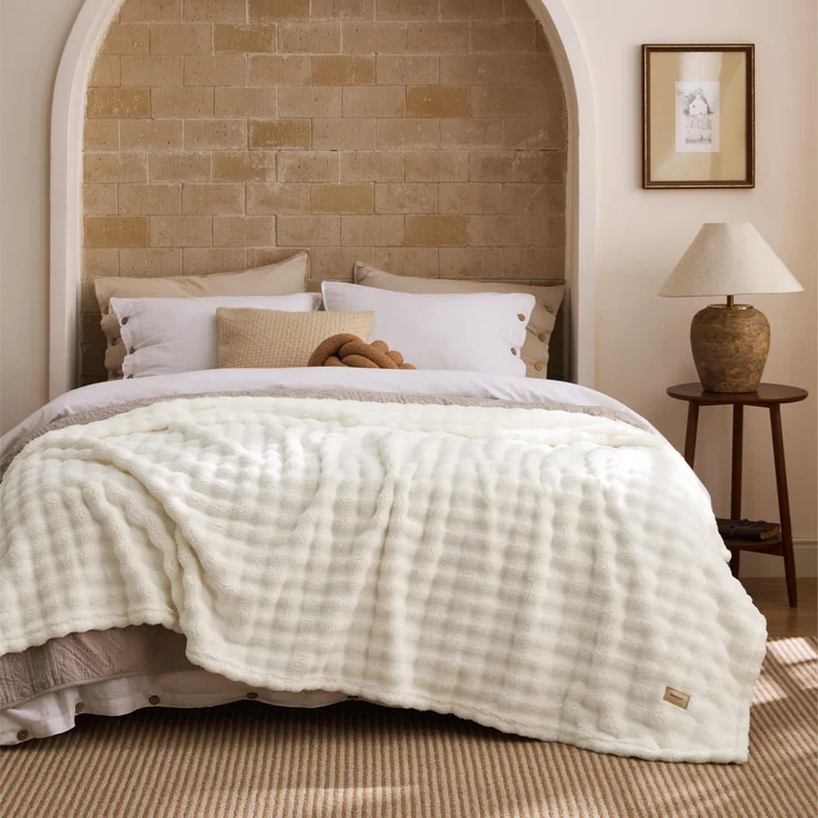 BEDSURE Kuscheldecke Flauschig Bubble Decke - Wollweiß, 230x270 cm | Sofadecke, Dicke Fleecedecke, Tagesdecke für Zimmer Deko, Wolkenweich & Atmungsaktiv Wolldecke, Geschenk für Frauen