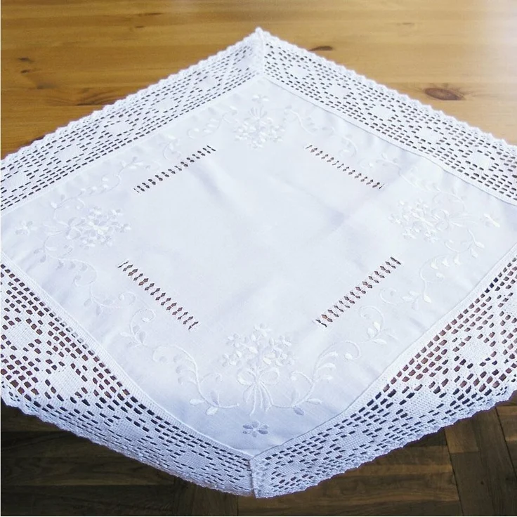 matches21 HOME & HOBBY Tischdecke Tischdecke BRIT Häkelkante & Stick Landhausstil Polyester 60 x 60 cm (1-tlg), Pflegeleicht & waschbar bei 30 °C – Bild 1