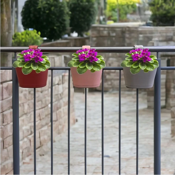 Engelland Blumenkasten Blumentopf zum Hängen (Vorteils-Set, 3 St, Fassungsvermögen je Topf 2,8 Liter), UV-Beständig, Frostbeständig, Wasserauffangschalen – Bild 1