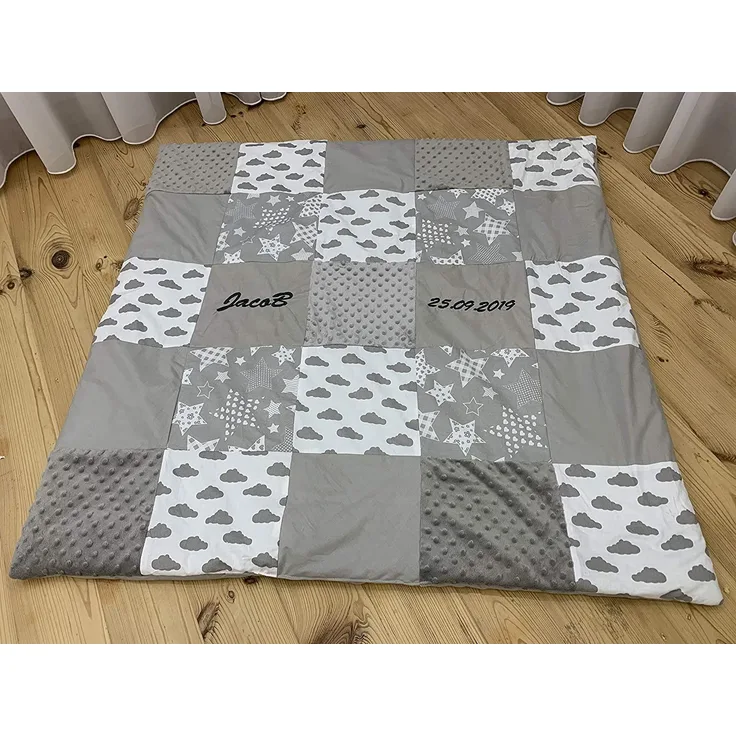 Krabbeldecke Patchworkdecke Spieldecke Babydecke schön gepolstert mit Namen und Datum bestickt, ideal als Geschenk125x125