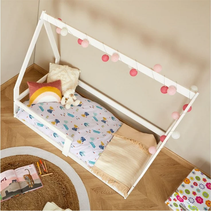 IDIMEX Hausbett TAMI Kinderbett in Hausform, 70x140 cm, Natur, Kiefernholz Kinderbett mit Rausfallschutz, ideal zum Schlafen und Spielen, Bodenbett, Montessori – Bild 3