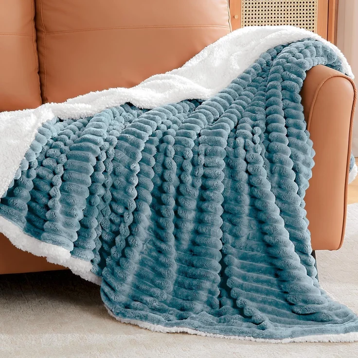 BEDELITE Kuscheldecke Flauschig Decke Klein - Dicke Sherpa Decken Blau 125x150 für Sofa, warme Cord Kuscheldecken Hellblau weiche Fleecedecke Wohndecke als Sofaüberwurf für Wohnzimmer – Bild 3