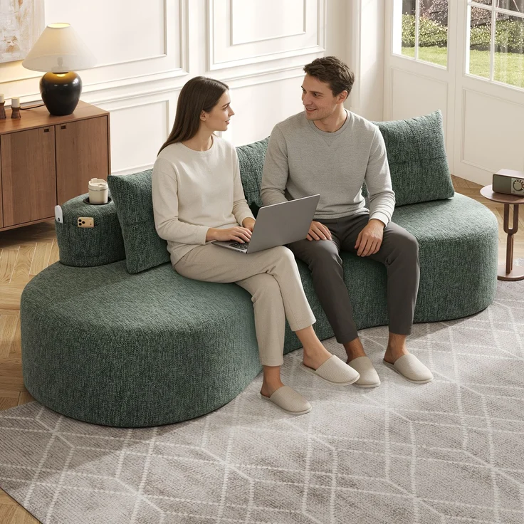 Großes Stoffsofa 240 cm mit Getränkehaltern, Seitentaschen und 4 Kissen, gepolsterte Couch mit Schaumstoff und Federleisten für Wohnzimmer, Grün – Bild 2
