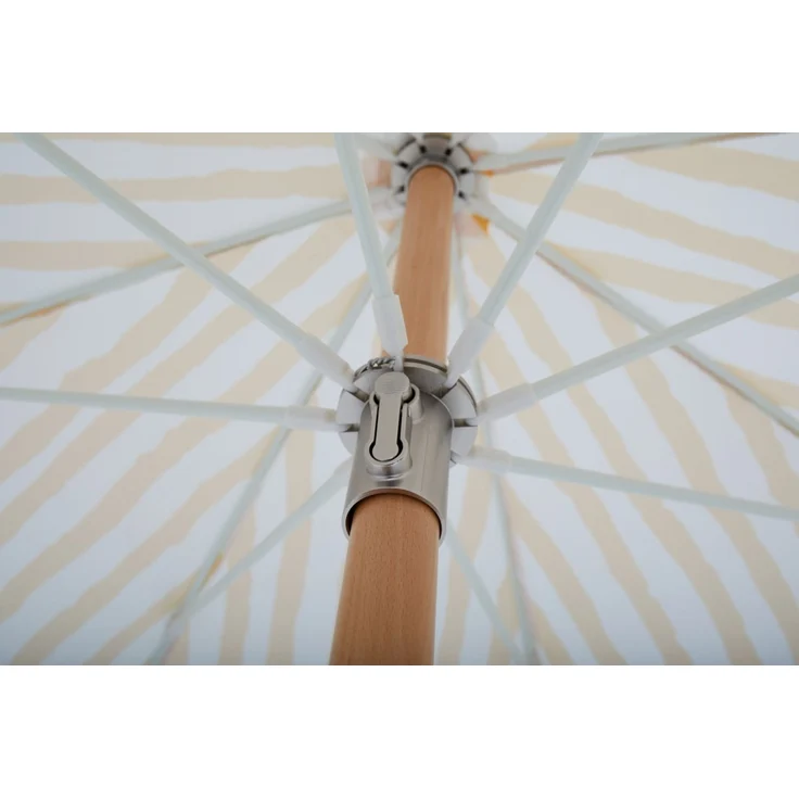 Sonnenschirm Gatsby von Brafab aus Polycotton und Buchenholz, rund, Gelb Weiß, klappbar mit Tragetasche – Bild 6