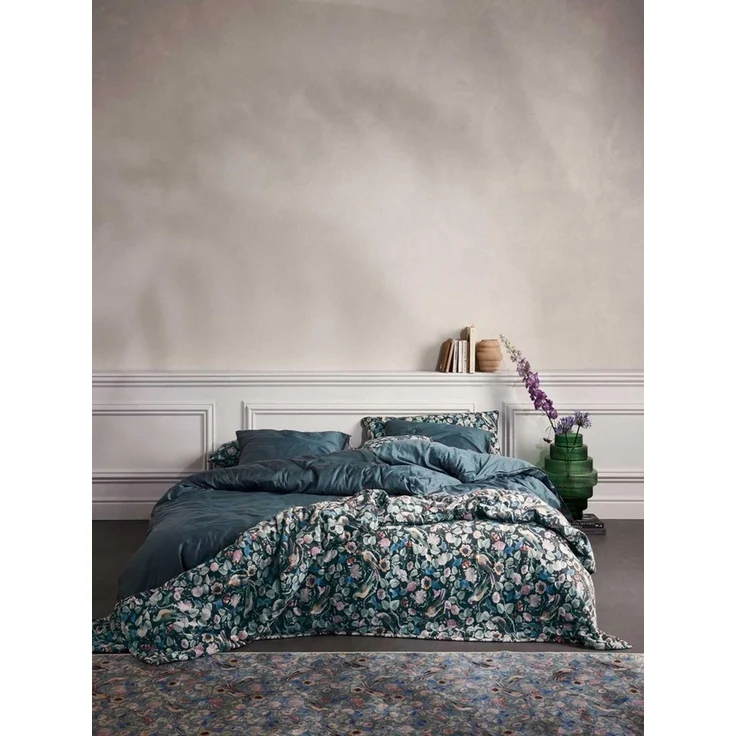 Essenza Tagesdecke Aleste, aus weichem Samt mit Blumenprint – Bild 2