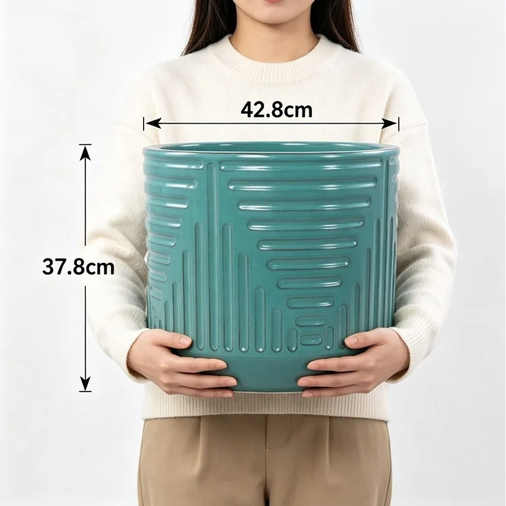 Wohnora-Großer Keramik Blumentopf Ø 42 cm, handglasiert mit türkisfarbengrüner Hochglanzoberfläche und geometrischem Rillenmuster, atmungsaktiv & frostsicher, mit Ablaufloch für Palmen und Gummibäume,H 365cm x T 42cm x B 42cm,Cyan – Bild 2