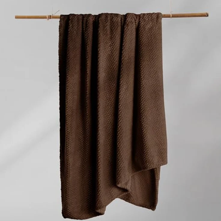 DecoKing Kuscheldecke 150x200 cm braun Decke Microfaser Wohndecke Tagesdecke Fleece weich sanft kuschelig skandinavischer Stil Schoko Henry – Bild 6