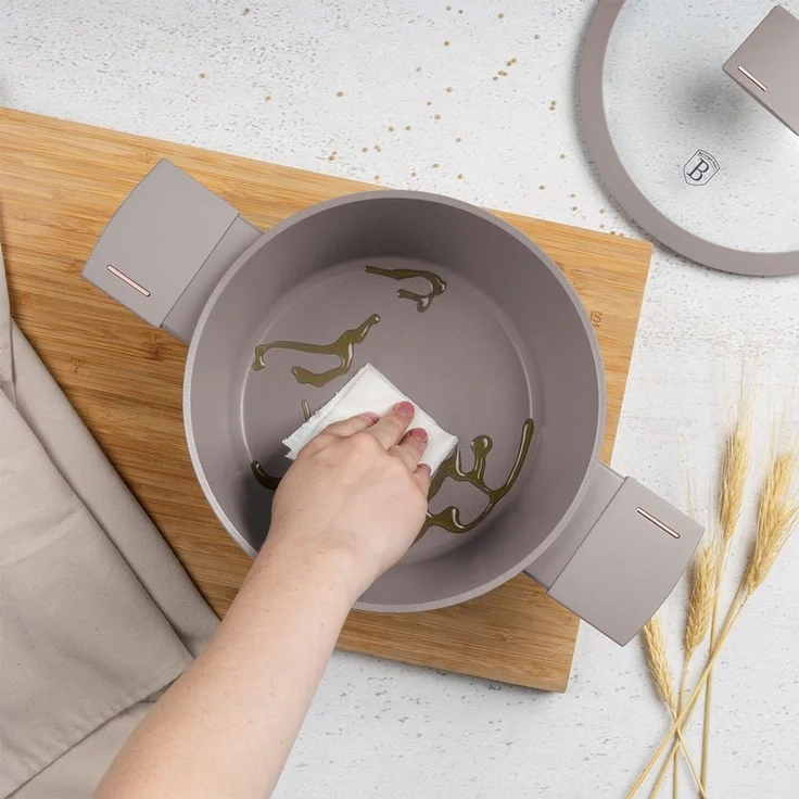 BerlingerHaus Topf-Set Premium Alu Kochset 10-teilig, Titan-Antihaft, Induktion, matt Taupe, (10-tlg), 10-teiliges Alutopf-Set mit Titan-Beschichtung & Siebdeckeln in Taupe – Bild 4