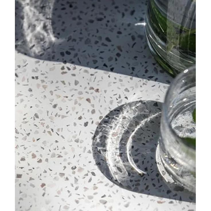 Dehner Balkonset Lounge Tisch Portofino, Ø 80 cm, Höhe 37.8 cm, aus FSC® zertifiziertem Teakholz, mit trendiger Terrazzo-Tischplatte – Bild 6