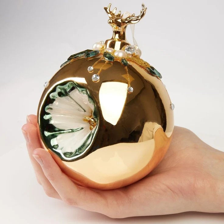 BRUBAKER Weihnachtsbaumkugel Premium Weihnachtskugel - Tiere mit Blumen - 10 cm Christbaumschmuck (1 St), Christbaumkugel aus Glas mit Perlen-Deko und Figur - Handdekoriert – Bild 3