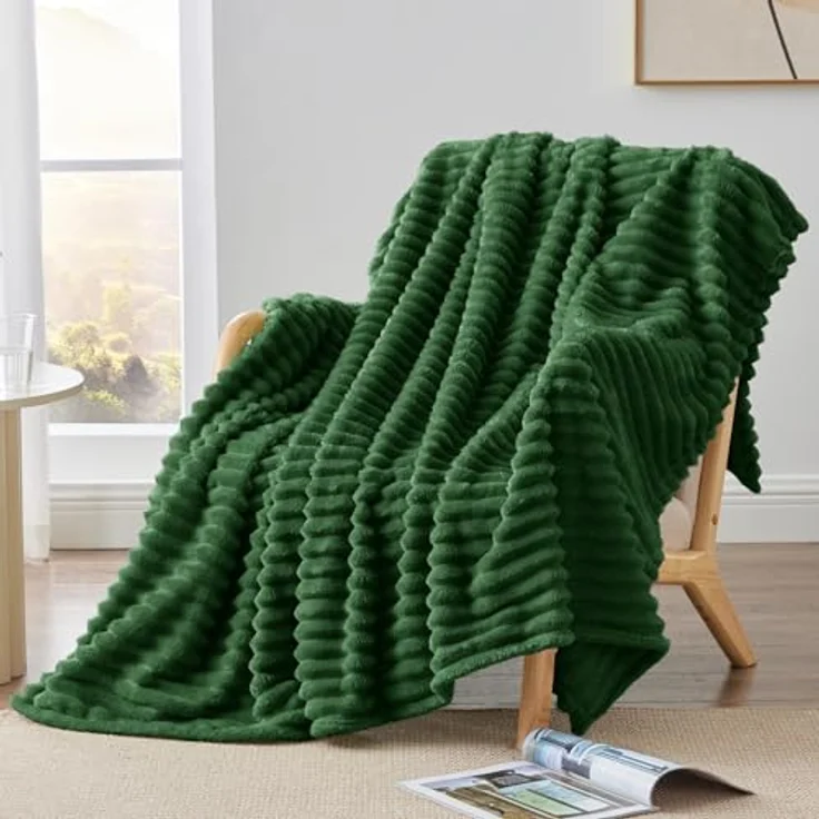 BEDELITE Kuscheldecke Flauschig Decke 150x200 - weiche XL Flanell Decken Grün für Couch, Deko Streifen Cord Fleecedecke Dunkelgrün als Couch Überwurf für Wohnzimmer, Twin Blanket Wide Use – Bild 8