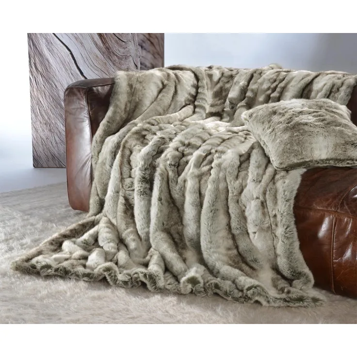 Wohndecke Felldecke (Kunstfelldecke) Grauwolf grau-beige Premium superfein, Wohnen und Accessoires GmbH & Co. KG, Pelzoptik