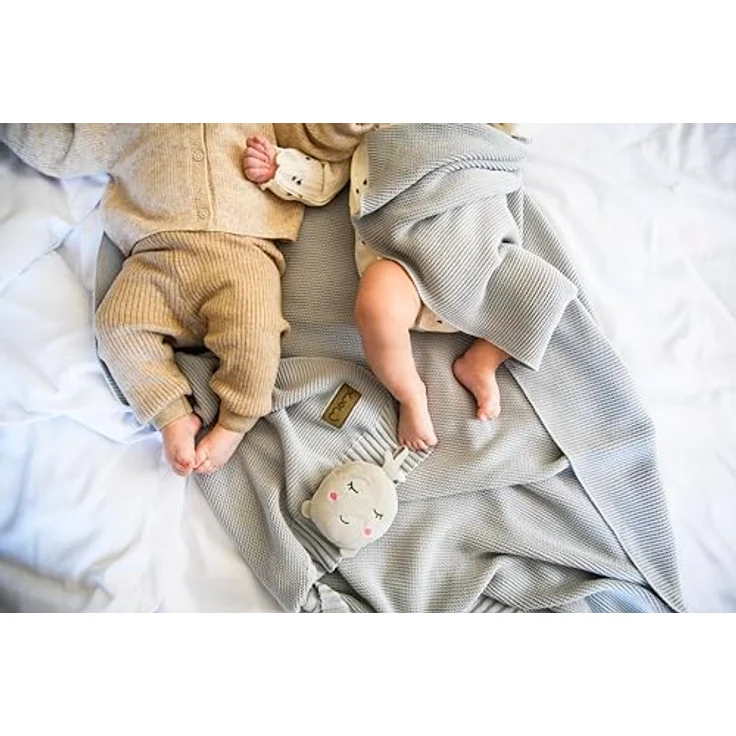 MoMi Kinder- und Babydecke HUG, 80x110 cm, Kuscheldecke aus 50% Baumwolle mit 50% Bambusfasern, Strickdecke ideal für Buggy, Kinderwagen und Babybett – Bild 14