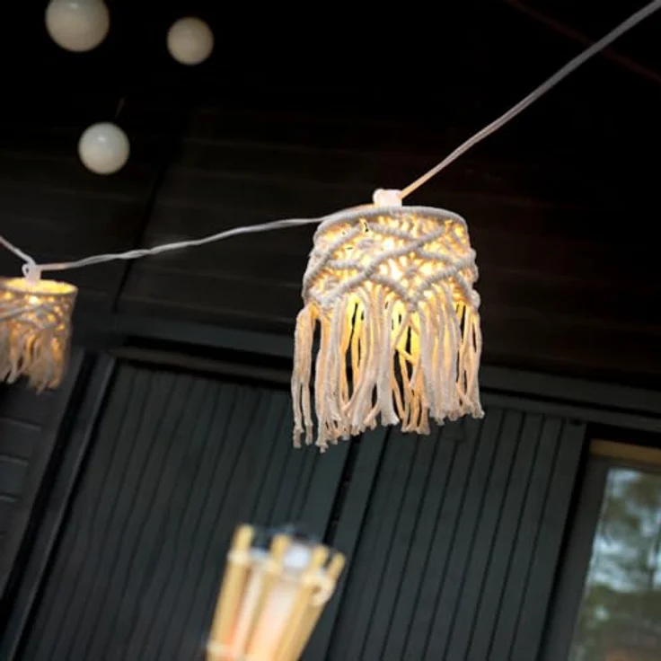 newgarden MYKONOS GARLAND, Dekorative LED-Lichterkette mit Solar-Aufladung und wiederaufladbarem Akku, 8 Meter lang aus handgeflochtenem Makramee – Bild 4