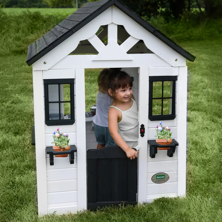 Backyard Discovery Spielhaus Sweetwater aus Holz Outdoor Kinderspielhaus für den Garten inklusive Zubehör | Weiß, Anthrazit | Holz | 117 cm – Bild 4