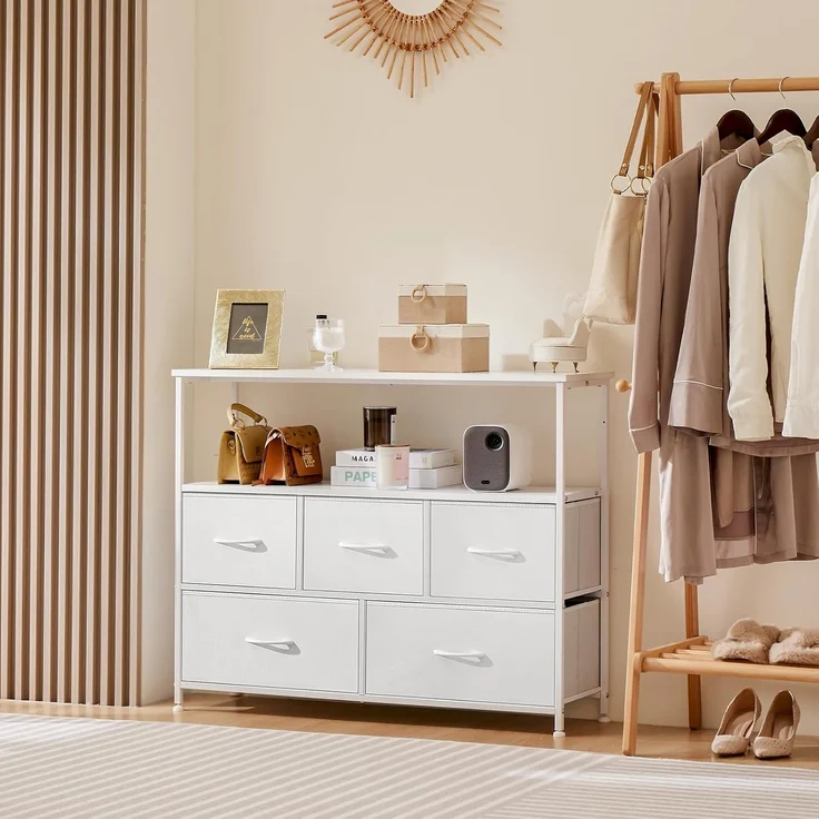 Sweetcrispy Kommode,TV Schrank Stand für Schlafzimmer mit 5 Stoffschubladen,Sideboard Wohnzimmer für 115cm TV,Einstellbare Füße Schubladenschrank,Komodenschrank für Schlafzimmer,Modernes Weiß – Bild 2