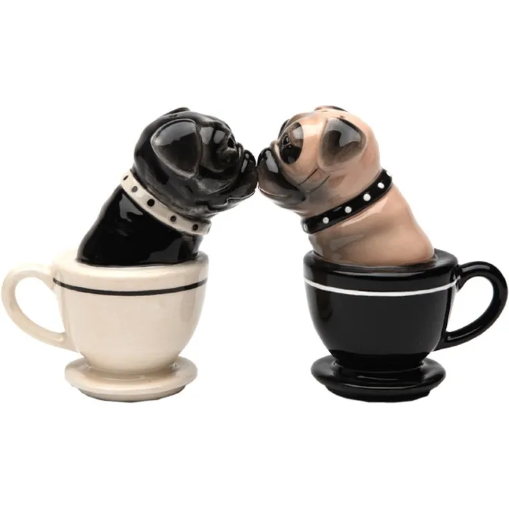 MystiCalls Salz- / Pfefferstreuer Salz- und Pfefferstreuer Mops in Tasse - Tea Cup Pugs Gewürz Streuer, (2-tlg), Verbunden durch einen Magnet