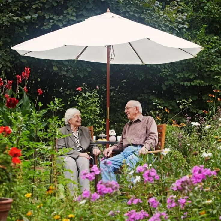 Gartentisch mit Schirmloch – Bild 3