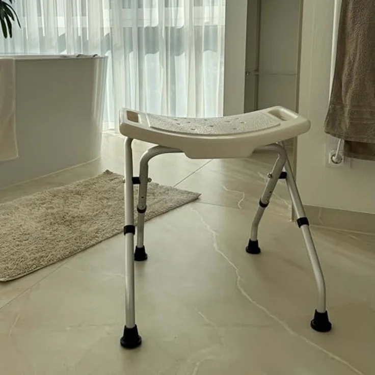 Duschhocker | höhenverstellbarer Duschstuhl 47-51cm | klappbar & platzsparend | rutschfester Duschsitz | Senioren Badhocker | werkzeuglose Montage | Duschhilfe für mehr Sicherheit | Made in Germany – Bild 2