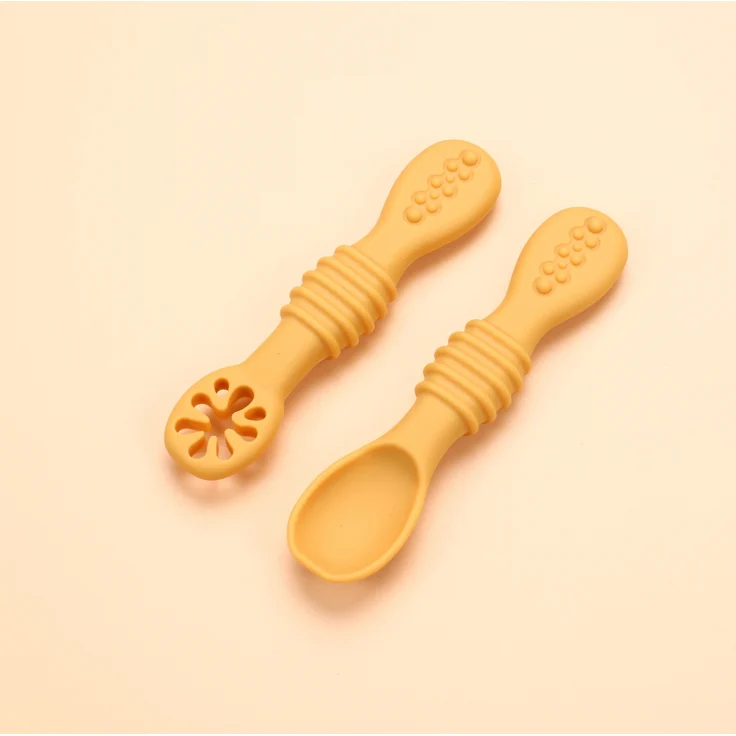 ABC 4-teiliges Baby-Fütterungsset mit doppelseitigem Löffel, Fruchtpüree-Löffel, Beißlöffel, lebensmittelechtem Silikon-Trainingslöffel – Ingwergelb – Bild 1