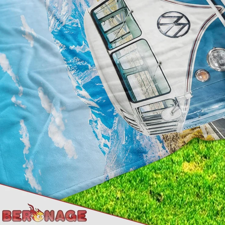 BERONAGE Tagesdecke Volkswagen Decke VW Bulli T1 Adventure Blau 150x200 cm Kuscheldecke, passend zur Bettwäsche, ideal für Sofa, Couch, Bett, Auto, Camping – Bild 6