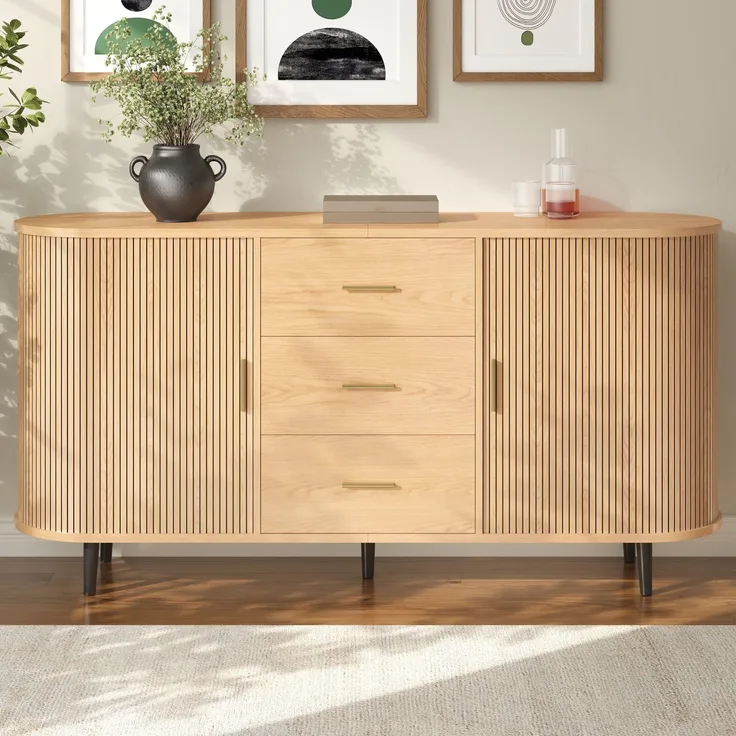 Merax Sideboard mit drei Schubladen mittig und Schiebetüren an den Seiten, gebogenes Design mit vertikaler Rillenverkleidung, Metallgriffe, Rohr-Eisenfüße, Aufbewahrungsschrank, Natur