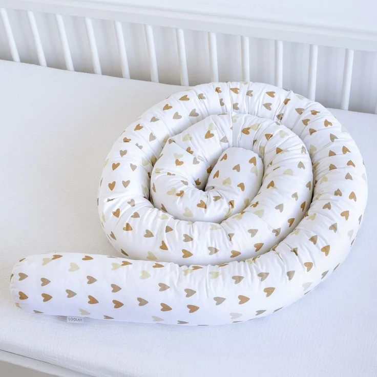 Loolay Nestchenschlange Herz BEIGE BRAUN Baumwolle Multifunktion Bettschlange Stoffschlange, (Bettumrandung Krabbeldecke Babybett Umrandung Schlange Bett Kopfschutz, Zierkissen Bettrolle Dekokissen Zugluftstopper - Super GESCHENK), LOOLAY® - 100% Europ... – Bild 3