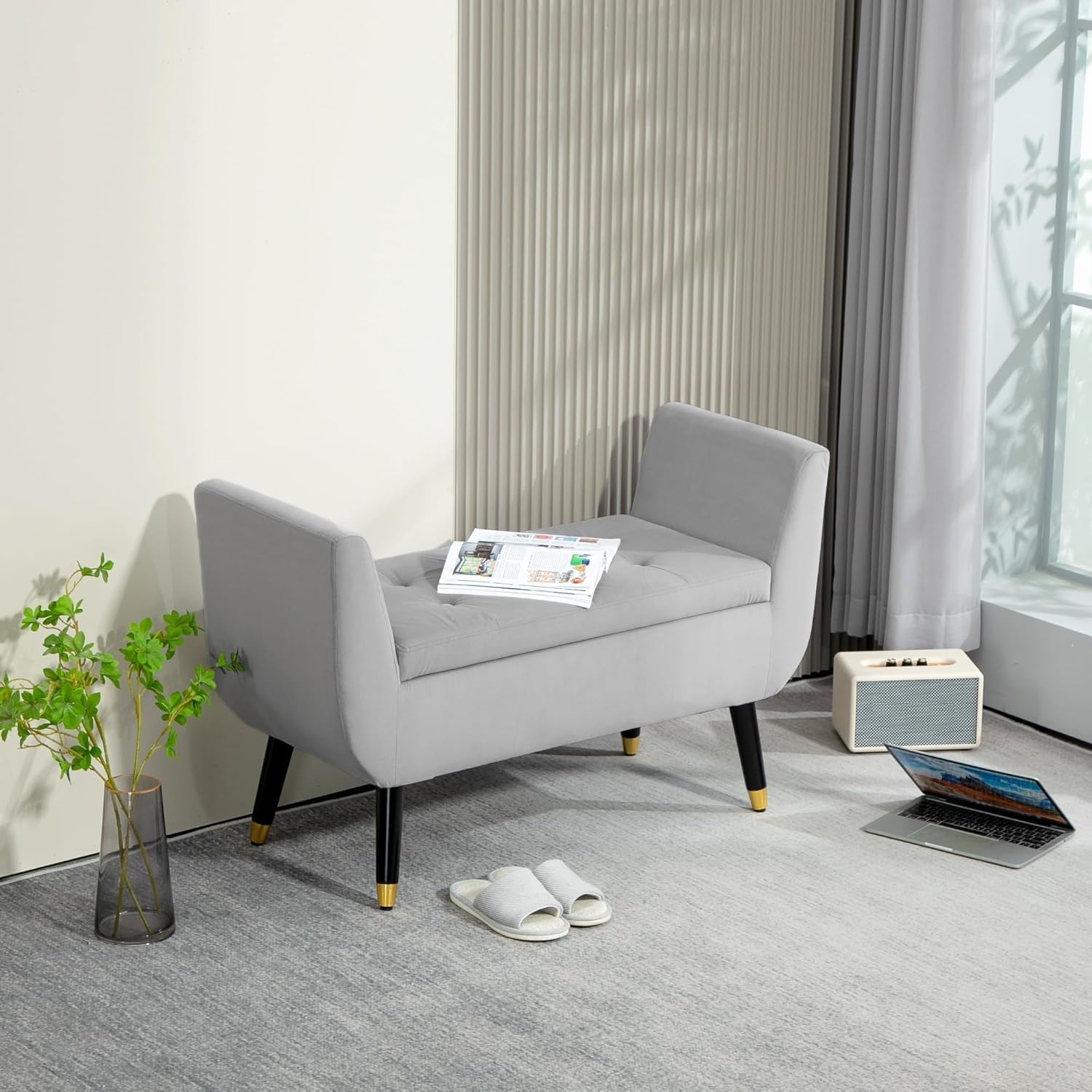 HOMCOM Sitzbank mit Stauraum Armlehnen, Samtartiges Polyester (Truhenbank, 1-St, Polsterbank), Gummiholz Hellgrau 107 x 42 x 65 cm