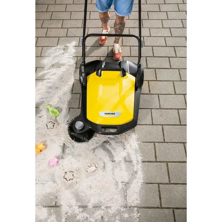 Kärcher 1.766-420.0 S 6 Kehrmaschine Max. Flächenleistung 2500 m²-h, 1 Seitenbesen, 38 l, Arbeitsbreite 670 mm, ergonomisch Schubbügel, selbststehender Kehrbehälter, schwarz-gelb Handkehrmaschine – Bild 3