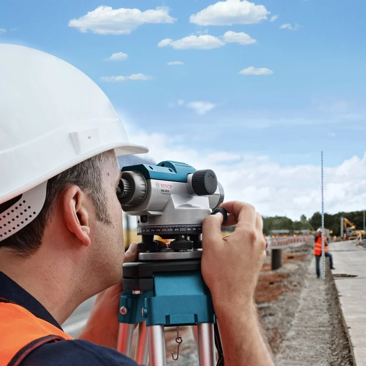 Bosch Professional Optisches Nivelliergerät GOL 32 D (32-fache Vergrößerung, Maßeinheit: 360 Grad, Arbeitsbereich: bis zu 120 m, im Transportkoffer) – Bild 2