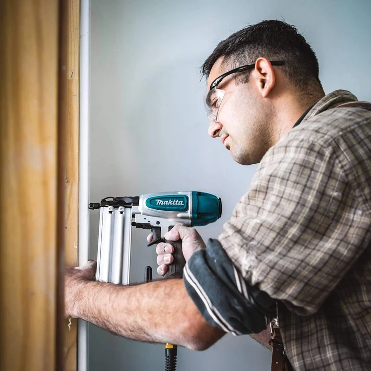 Makita AF506 Druckluftnagler 8,3 Bar max. 50 mm Nagellänge 1,3 kg – Bild 3