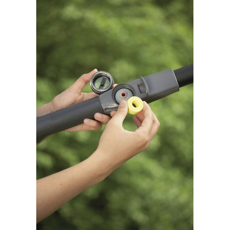 GARDENA Teleskop-Wasserstiel: Wasserführender Teleskopstiel für GARDENA Cleansystem-Anschlussgeräte, isolierender Griff, 155-260 cm (5554-20) – Bild 2