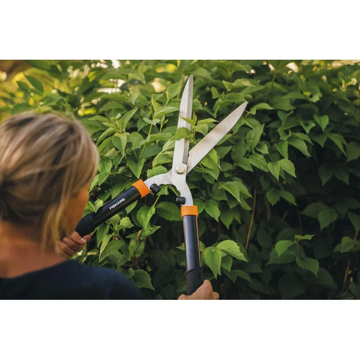 Fiskars Solid Heckenschere HS21, schwarz-orange – Bild 4