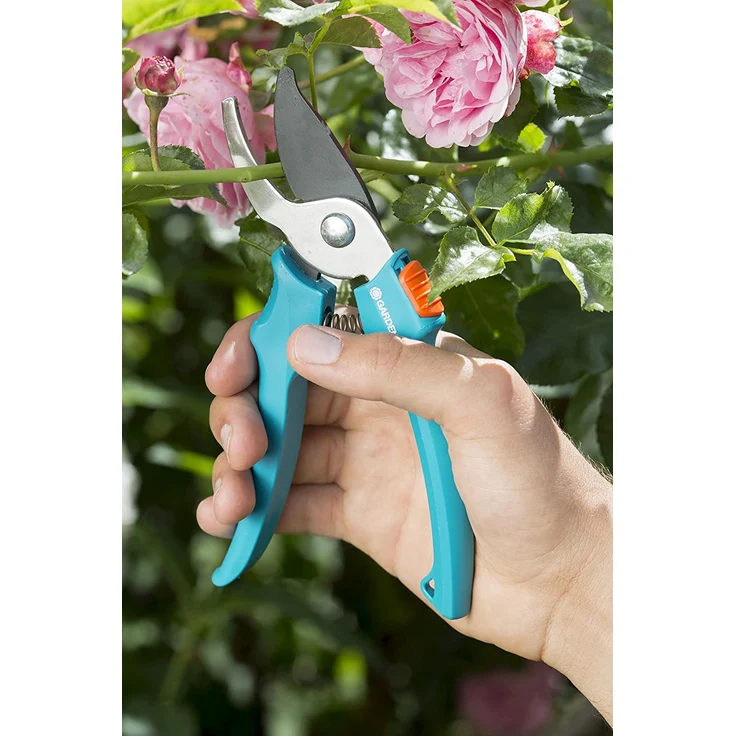 GARDENA Classic Gartenschere 8754-30 mittelgroß Bypass Universalschere 18 mm Einhandverschluss – Bild 4